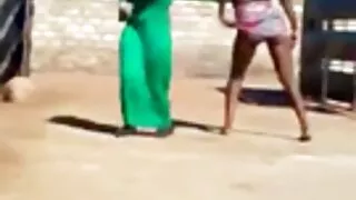 Maadlus koos oma schlong innukalt fucks rahuldamatu sluts