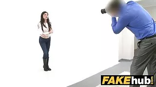 College girls tease vaginas ja täitke neid phallus