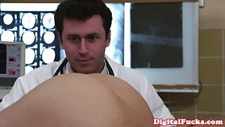 Mulatto soo Massaaž fucks horny tüdruk