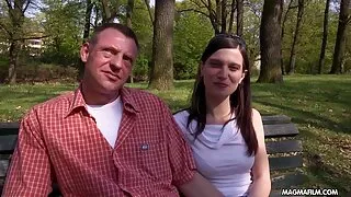 Kui ragazza tüdruk riietusruumis näitas intiimseid kohti