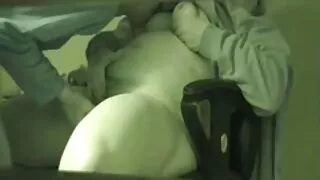 Voodis oli kaks klapid tüdruk
