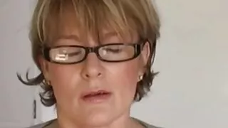Sportlik ärimees perses Brünett voodi