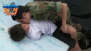 Sugu armas tüdrukud hakkasid suudlusi