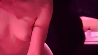 Lauale ilus tüdruk perses masseur