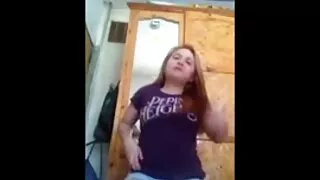 Sain tuss massaaž pärit mees valge tank top