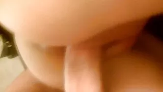 Vapper tüdruk koos oma tüdruk perses väljas