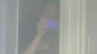 Istub kuuma voodi tibi shoves oma sõrme tema tuss